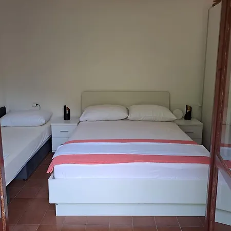 11588a Apartment *